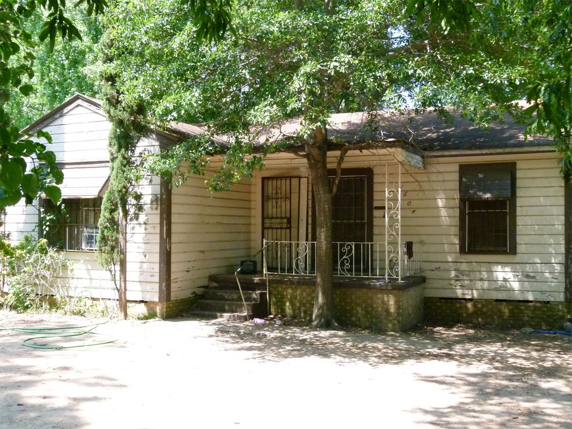 Primary Photo - 1604 Jewella Ave