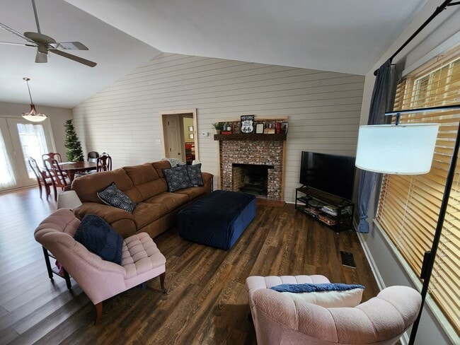 Building Photo - Maryville 37803 - 3 Bedroom, 2 bath home *...