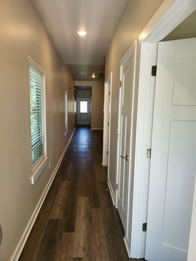 Building Photo - Welcome Home!!