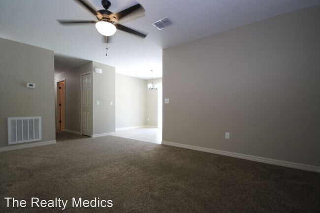 Building Photo - 3 br, 2 bath House - 561 Marion Oaks Blvd