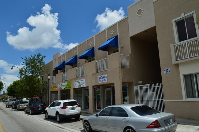 Building Photo - Palm Avenue Condos