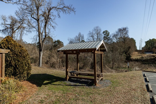 Building Photo - 138 Welch Place, unit 2