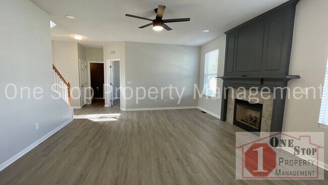 Foto del edificio - Luxury 5 bedroom, 4 bathroom Home Availabl...