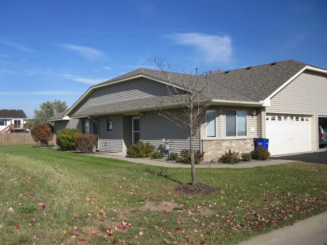 Foto del edificio - 760 Plum Tree Ln