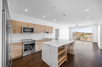 Building Photo - 3116 West End Cir