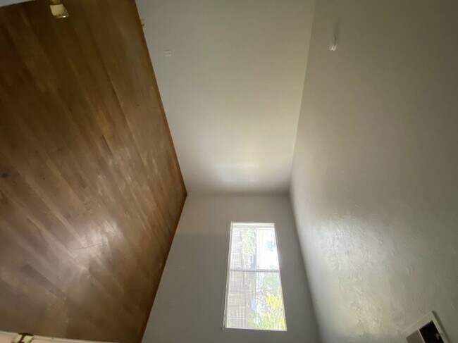 Building Photo - 9680 Eisenbeisz St