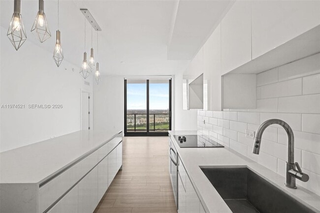 Foto del edificio - 101 Diplomat Pkwy