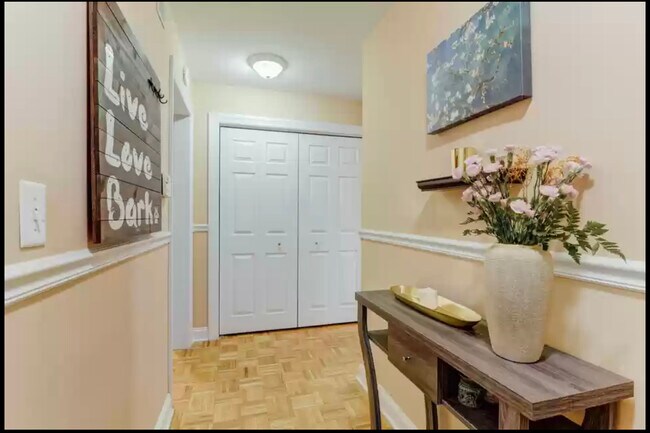 Hallway - 206 Shearwater Ct W