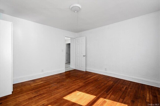 Foto del edificio - 56 Rockdale Ave