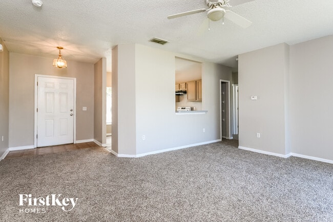 Building Photo - 702 Cotulla Dr