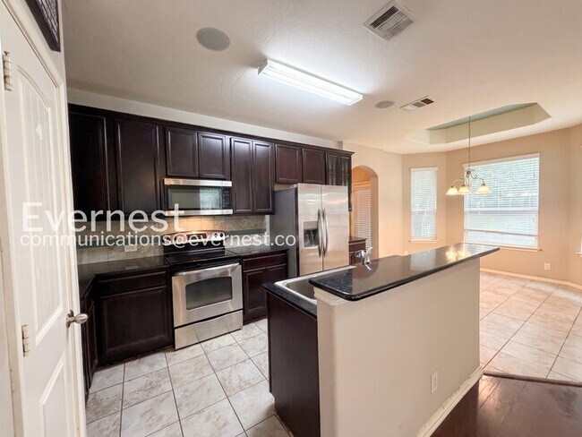 Foto del edificio - 3 Bed/2.5 Bath Home with Fenced Yard / Pet-Friendly / Vouchers Accepted / Available Now!