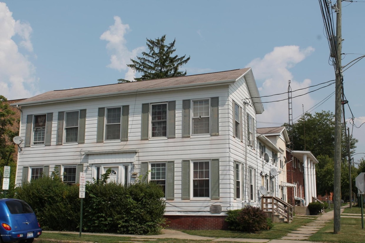 Primary Photo - 103 N 4th St