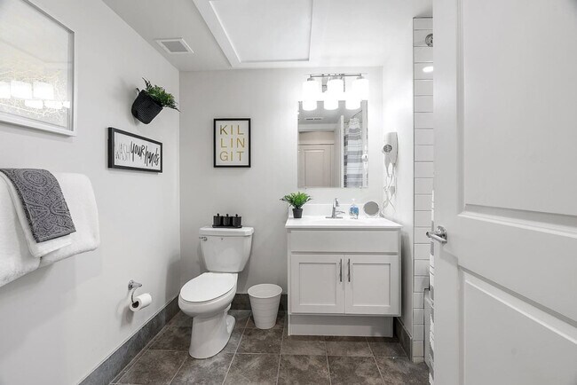 Foto del edificio - 212 W Roberts Ave