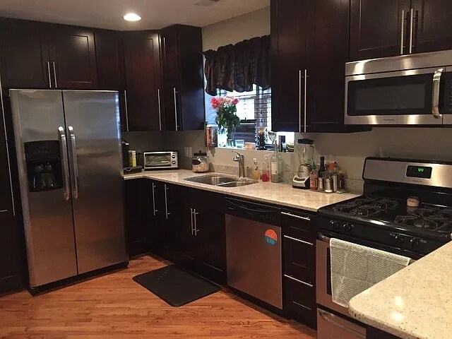 Foto del edificio - Charming 2-Bed Hardwood Haven in Chicago's Vibrant West Side!