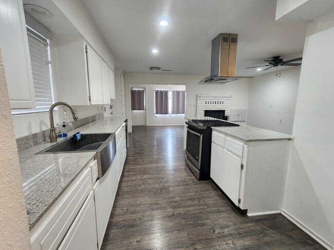 Foto del edificio - 678 W Henderson Ave