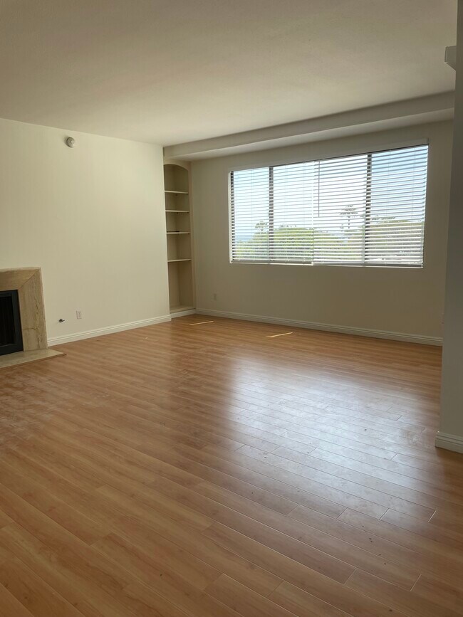 Building Photo - 1118 3rd St