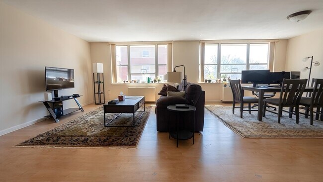 Foto del edificio - 20 Hammond Pond Pkwy