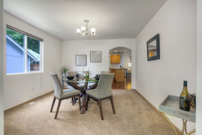 Foto del edificio - Main floor master - A/C home with 4 bedrooms formal living/dining and great room! Olympia School ...