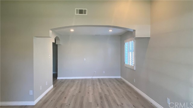 Building Photo - 3237 Tamarack Way