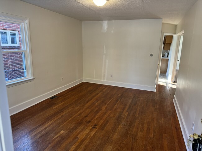 Building Photo - 915 W Martin St