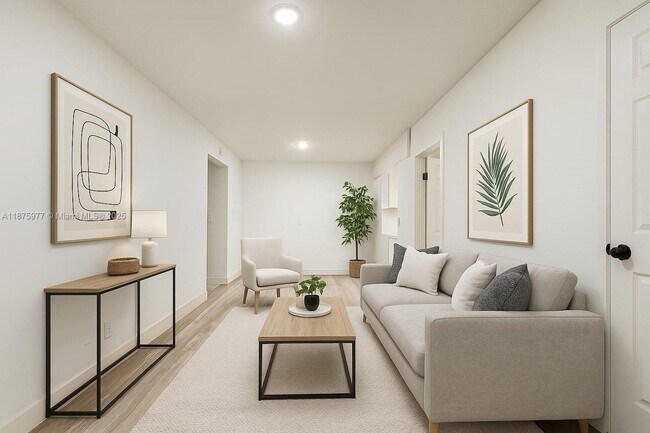 Building Photo - 2025 Bay Dr