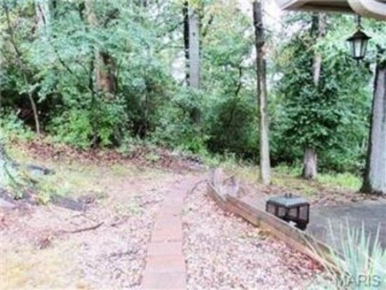 Foto del edificio - Charming in Ballwin! Huge Treed Lot!