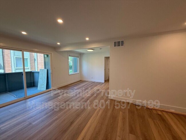 Foto del edificio - 1174 Foothill Dr
