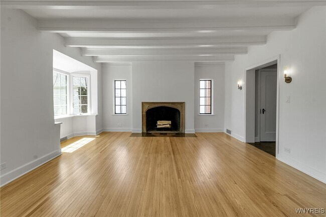 Foto del edificio - 305 Girard Ave