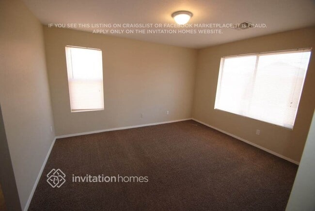 Building Photo - 725 S Parkwood