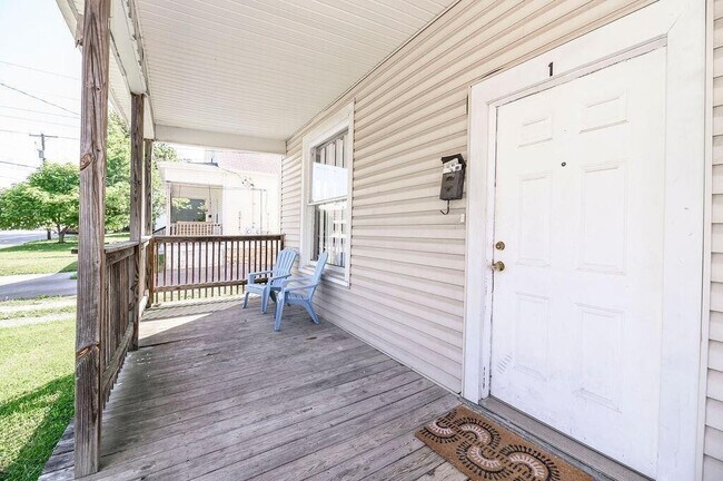 Foto del edificio - 348 Woodland Ave