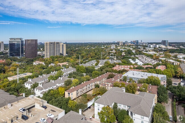 Aerial Photo - Colonnade At Turtle Creek