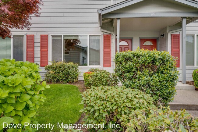 Building Photo - 2 br, 1.5 bath House - 697 32nd Street Uni...