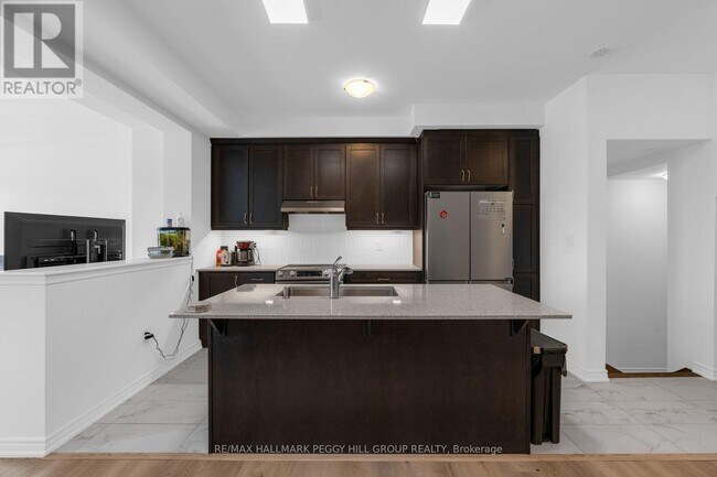 Building Photo - 82 Yorkshire Dr