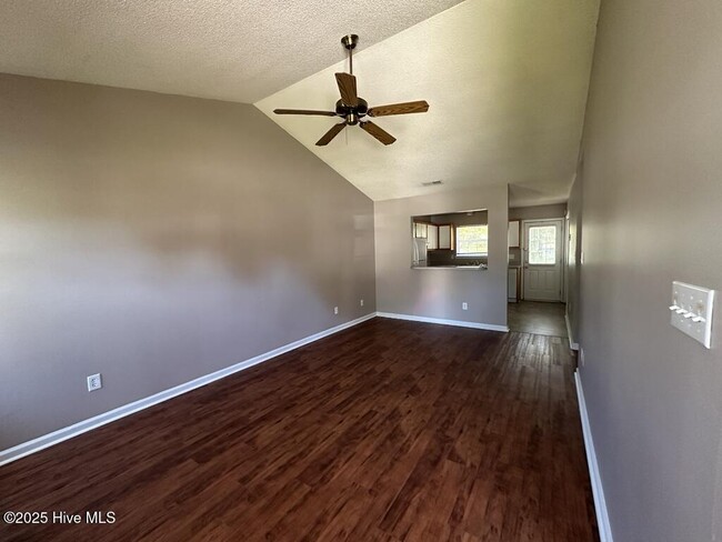 Foto del edificio - 204 Live Oak Ct