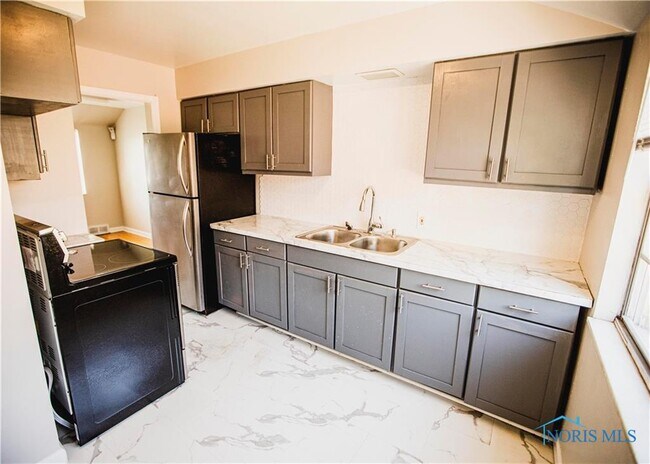 Foto del edificio - 3127 Meadowbrook Ct