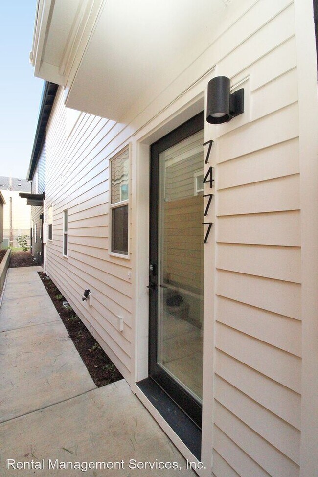 Building Photo - 2 br, 2.5 bath House - 7477 N Newell Ave