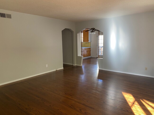 Building Photo - 2406 Cipriani Blvd