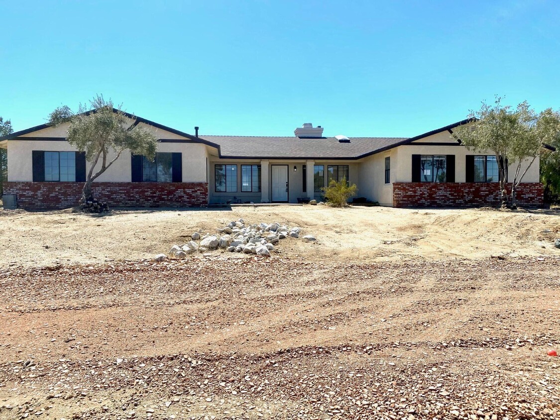 Primary Photo - 17116 E Ave W 4