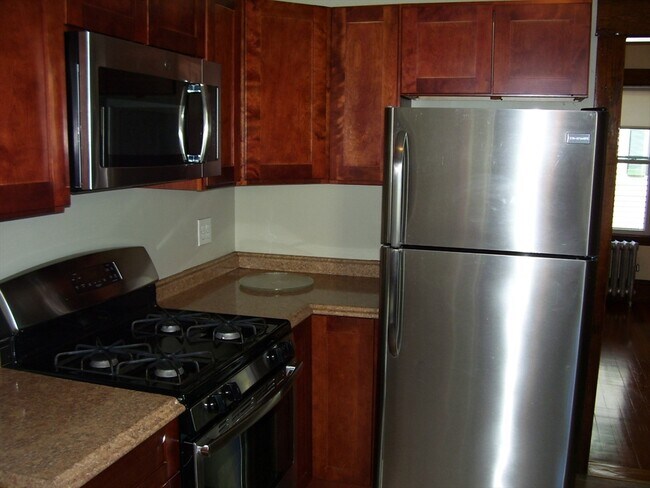 Building Photo - 32 Japonica St