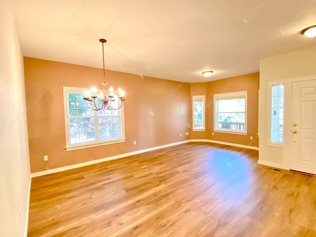Building Photo - Beautiful, updated 3 BR on westside close to tons of recreation!