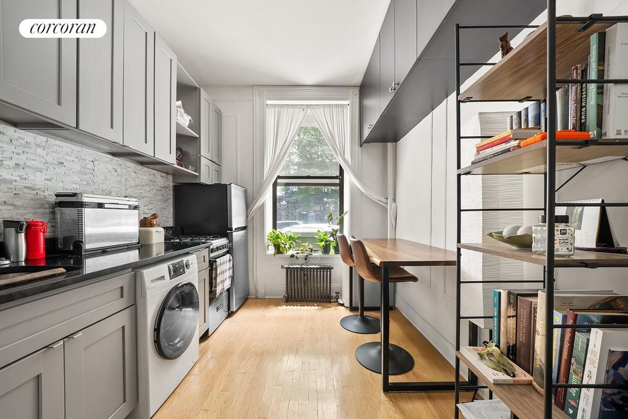 Foto del edificio - 223 E 88th St