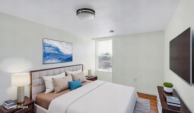 Building Photo - 2737 Stuart Dr