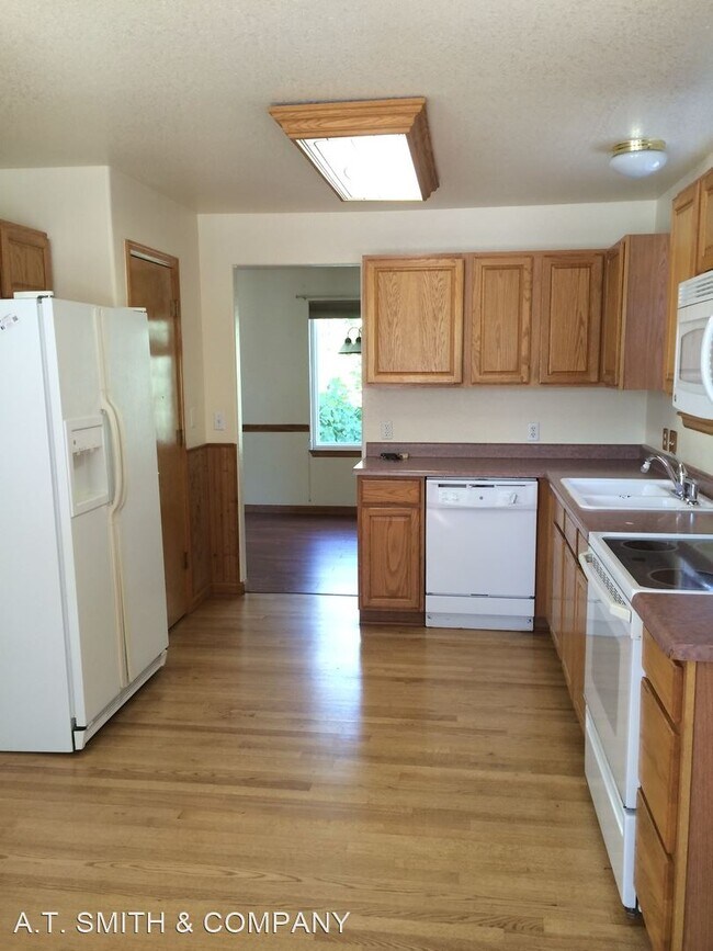 Foto del edificio - 4 br, 3.5 bath House - 8501 W. Union Ave.
