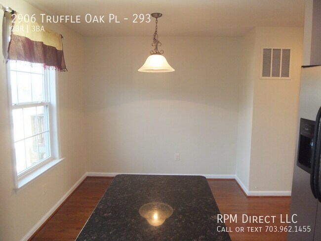 Building Photo - 3 Level Townhouse in River Oaks!