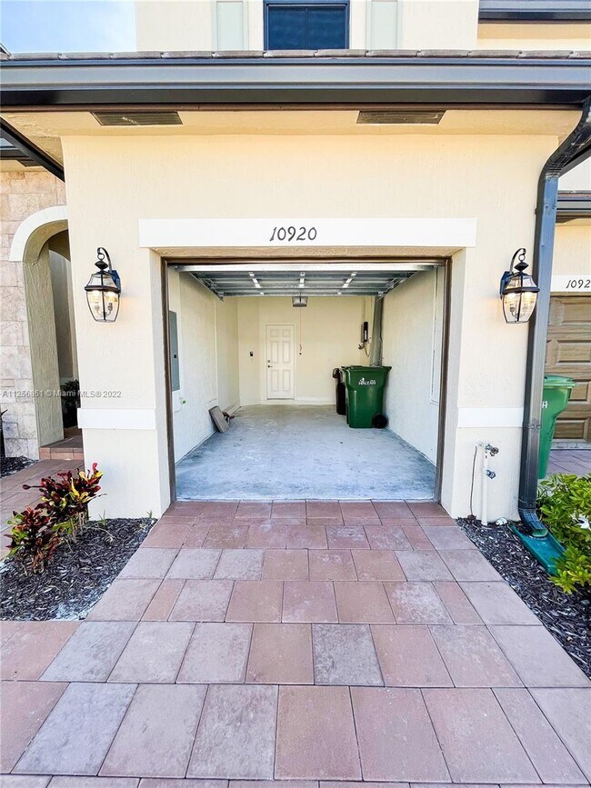 Foto del edificio - 10920 W 33rd Ln