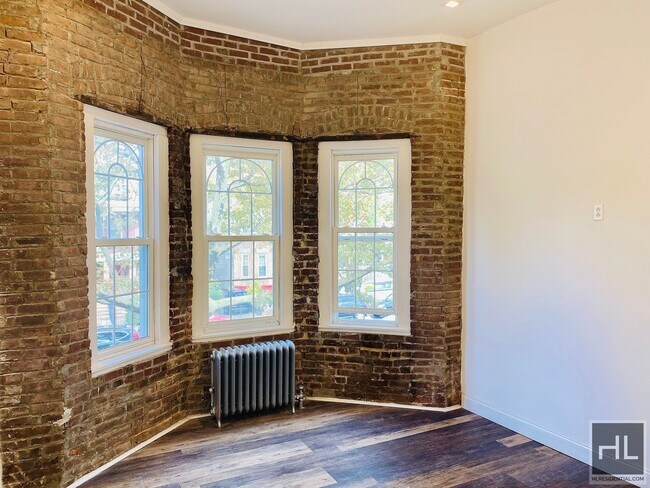 Building Photo - 3016 Clarendon Rd