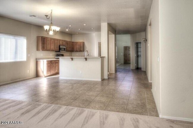 Foto del edificio - 41132 N Hudson Trail