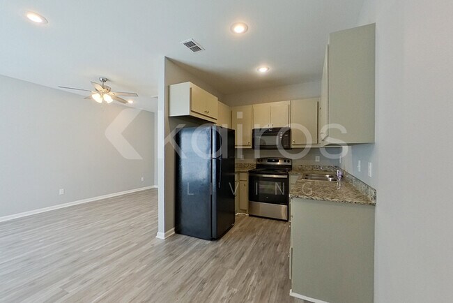 Foto del edificio - 10005 W 20th St