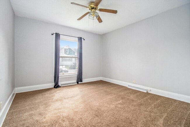 Building Photo - Partially remodeled 4 bedroom (potentially...