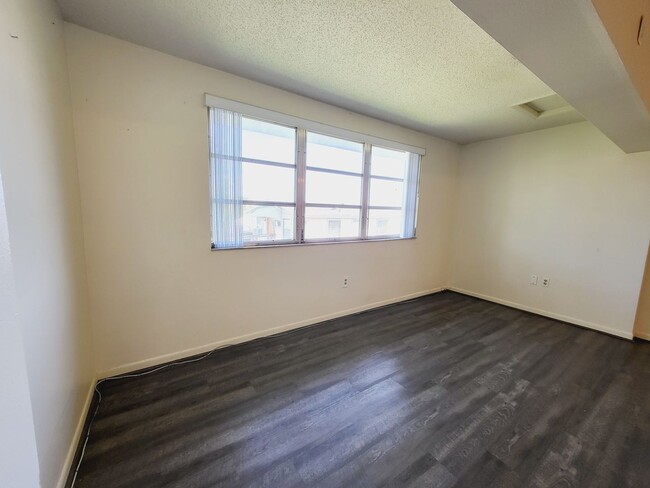 Foto del edificio - Your Lake View Condo is waiting for you in...